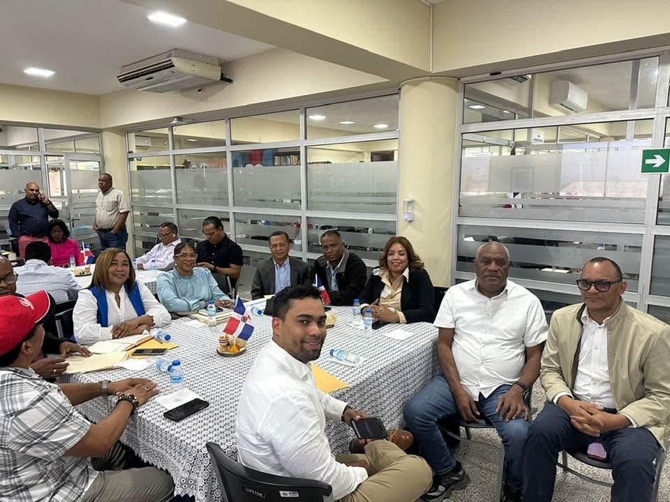 Junta de Distrito Navas participa en la Mesa de Trabajo de Infraestructura Escolar del Ministerio de Educación, alzando la voz por las necesidades reales de nuestra gente.