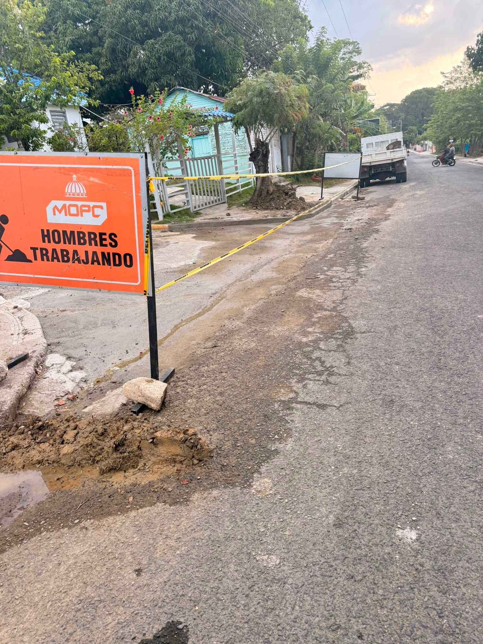 Junta Distrital de Navas concluye construcción de badén en la entrada del sector Cristo Rey